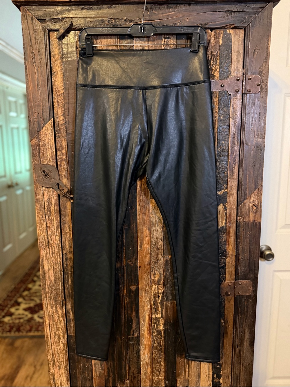 Hollister black M Faux Leather Fleece Lined Ultra High Rise Leggings